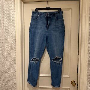 American Eagle Curvy Mom Jean in size 14